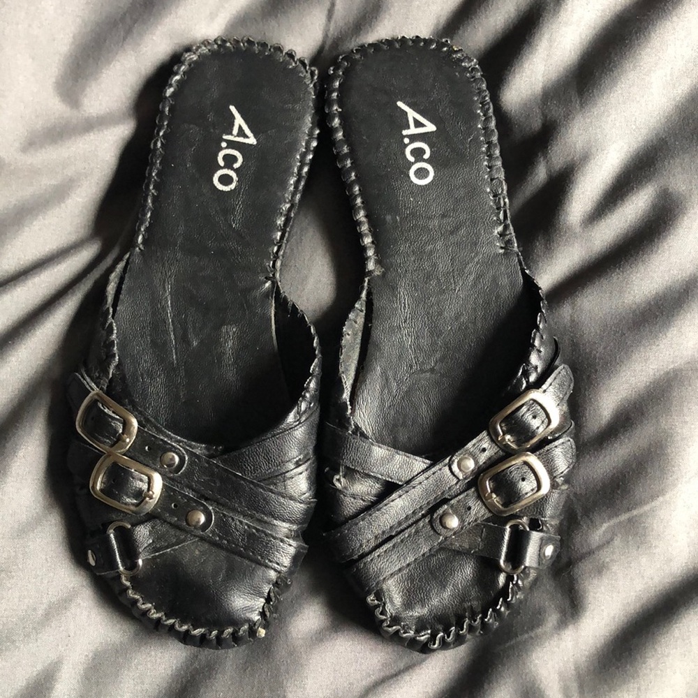 Closed toe slides